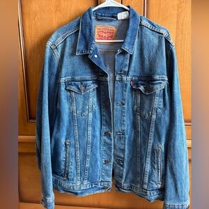 Levi's Medium Blue Denim Jacket - Classic Trucker Style